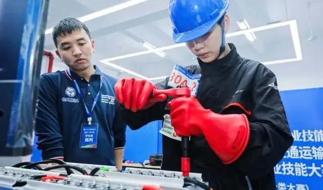 人才缺口超百萬!新能源汽修引熱議:車企大佬在線指南 人才缺口超百萬!新能源汽修引熱議:車企大佬在線指南